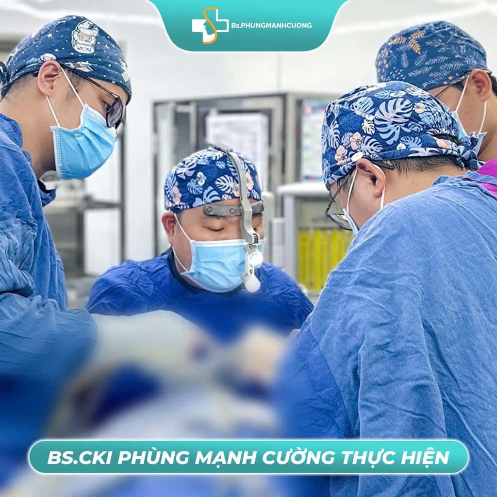 Hút Mỡ Đùi Trong Công nghệ Lipo Ultrasound – Đùi Thon Đẹp Tự Nhiên 7 Bác sĩ Phùng Mạnh Cường thực hiện hút mỡ đùi trong